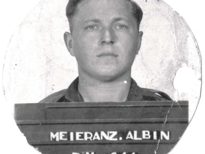 Opas Aufnahmefoto im amerikanischen Kriegsgefangenenlager. © Anemone Rüger