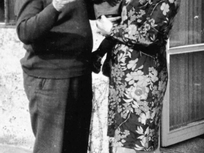 Opa und Oma mit ihrer ältesten Enkeltochter – mir, 1975. © Anemone Rüger
