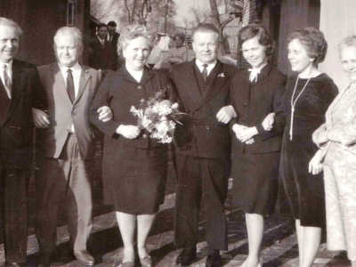 Opa mit Geschwistern auf einer Familienfeier, ca. 1960. © Anemone Rüger
