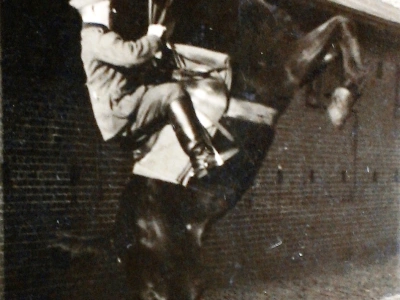 Opa und sein geliebtes Pferd „Felix“. © Anemone Rüger