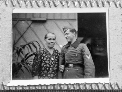 Opa mit Mutter Laura. © Anemone Rüger