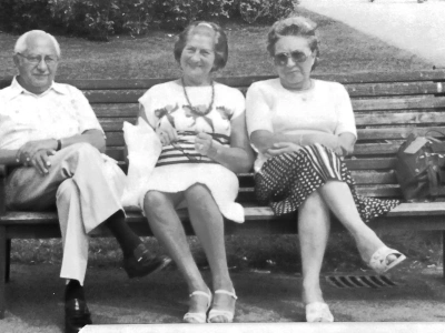 Slatka (r.) mit Ivor und dessen Frau Lilly. © privat
