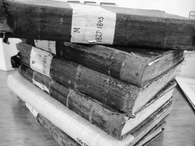 Aktenstapel im Staatlichen Archiv Plock. © Anemone Rüger