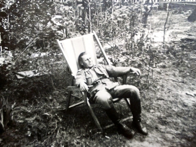 „Schurmalie“ – Foto aus Opas Kriegsalbum. © Anemone Rüger